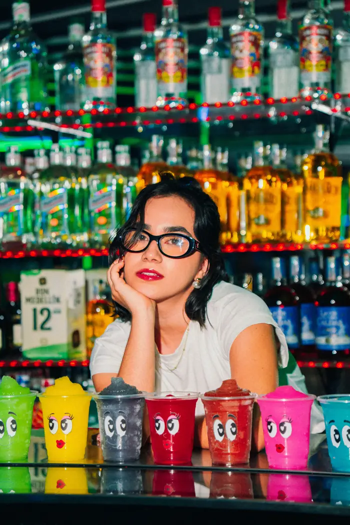 Bartender en la barra
